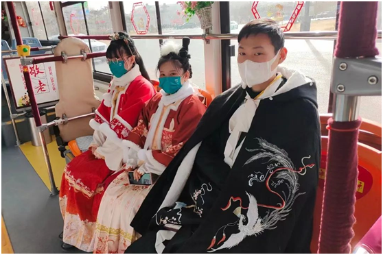 老家河南 心的春運(yùn)︱熟悉的春節(jié)里！ 看洛陽(yáng)公交人的過(guò)年儀式感 