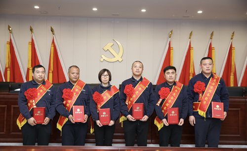 0203 安全服務(wù)能手從左至右依次為 黨萬超、朱學(xué)民、任興芳、王琳汝、周冬偉、王須波.jpg
