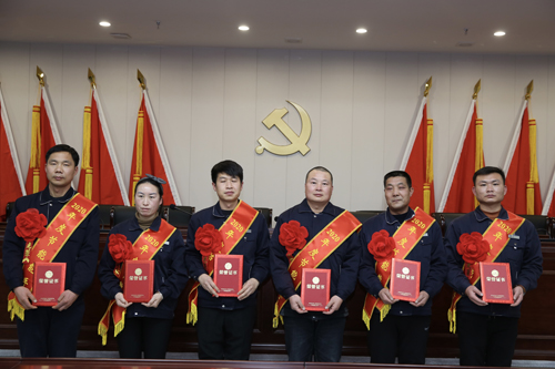 0204 節(jié)能能手從左至右依次為 石亞杰、沈小慶、楊興忠、于俊國(guó)、權(quán)振利、吳偉偉.jpg
