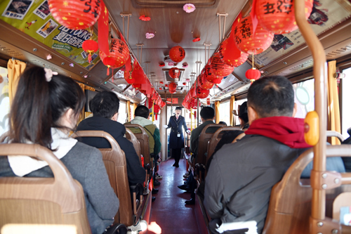 慶祝建司70周年！洛陽公交集團邀請市民代表“零距離”探秘公交03.JPG
