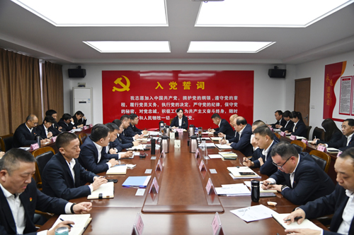 打好“收官戰(zhàn)” 謀好“開局篇”！洛陽公交集團(tuán)召開11月董事長月調(diào)度會02.JPG